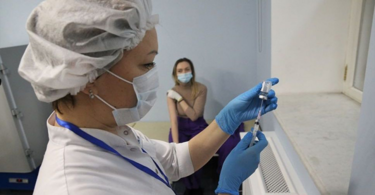 В Мариуполе есть три вида вакцин: где и каким препаратом можно привиться