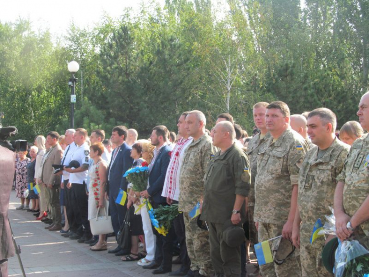 Сотни мариупольцев собрались помолиться за Украину (ФОТО)