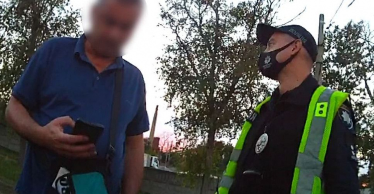 В Мариуполе нетрезвый таксист пытался сбежать от полиции