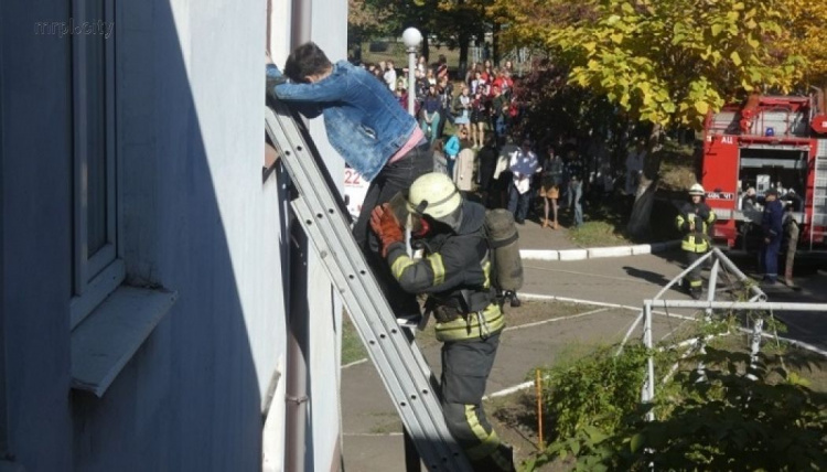 В Мариупольском университете «вспыхнул» учебный корпус (ФОТО)