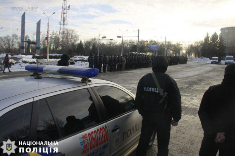 На охрану безопасности в праздничные дни задействуют максимальные силы полиции Донетчины