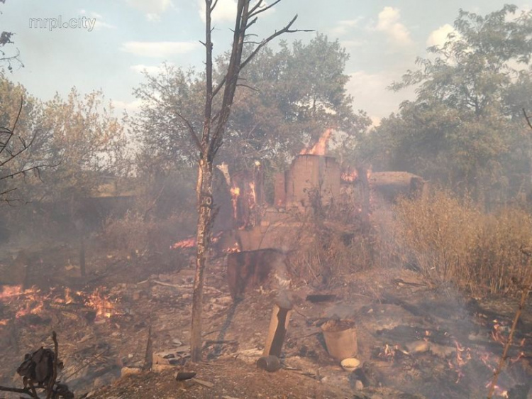 На Приморском направлении обстреляли Зайцево, вследствие чего загорелись жилые дома (ФОТО)