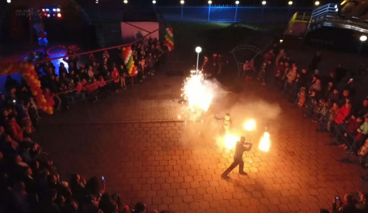 Танцевальный флешмоб и файер-шоу: как в Мариуполе стартовал новый сезон Экстрим-парка (ФОТО+ВИДЕО)