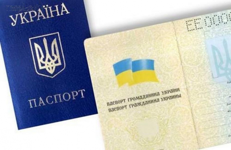 Тука: жители неподконтрольного Донбасса смогут получить украинский паспорт у линии соприкосновения