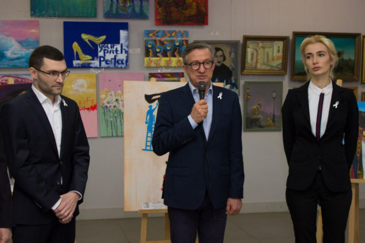 В Мариуполе презентовали выставку картин против гендерного неравенства «Ощущение свободы» (ФОТО)