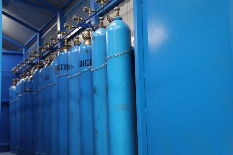 Мариупольские меткомбинаты передали больницам Украины более 400 тонн жидкого кислорода с начала месяца