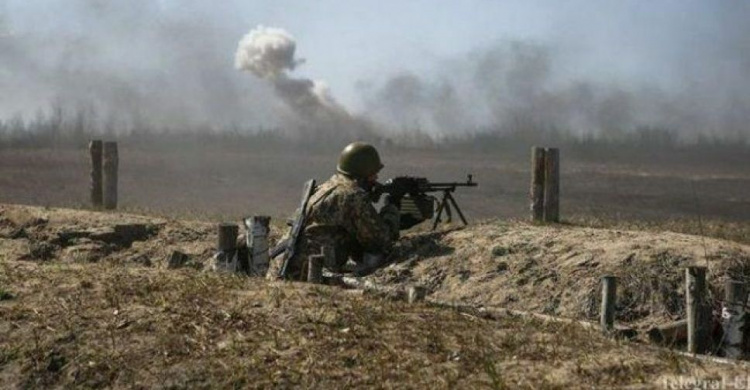 Поселки на Донбассе накрыло вражеским огнем: ранен боец