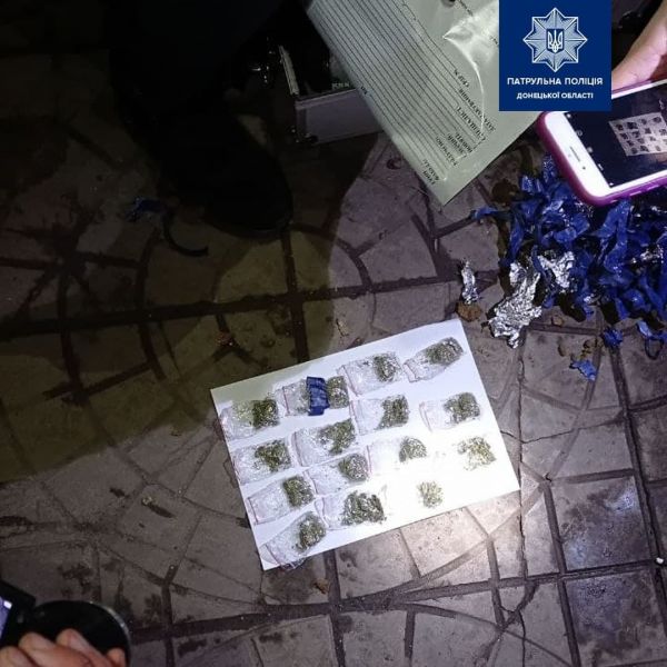 В Мариуполе местный житель хотел подзаработать на «закладках»: мужчину задержали патрульные