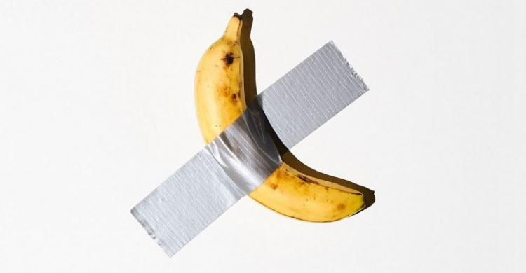 В США художник съел банан, проданный за $120 000 (ФОТО+ВИДЕО)