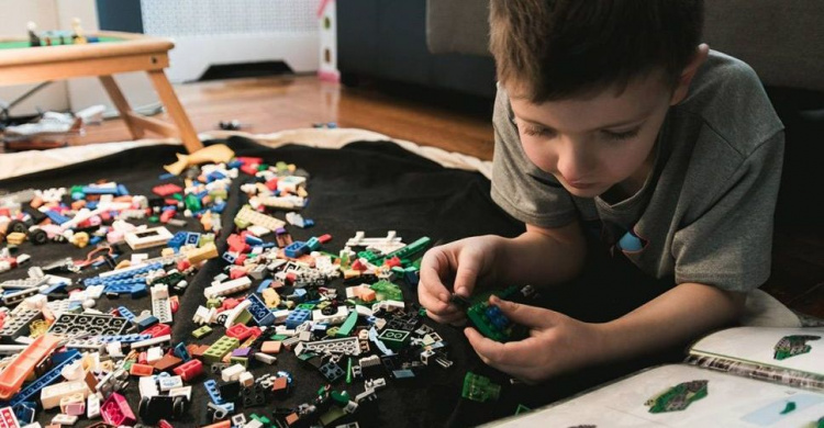 Семилетний мальчик два года носил деталь от Lego в носу