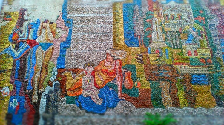 В Мариуполе рушится памятник монументального искусства местного мастера (ФОТОФАКТ)