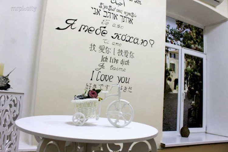 Торопливых влюбленных Мариуполя будут женить среди роз и свечей (ФОТО)