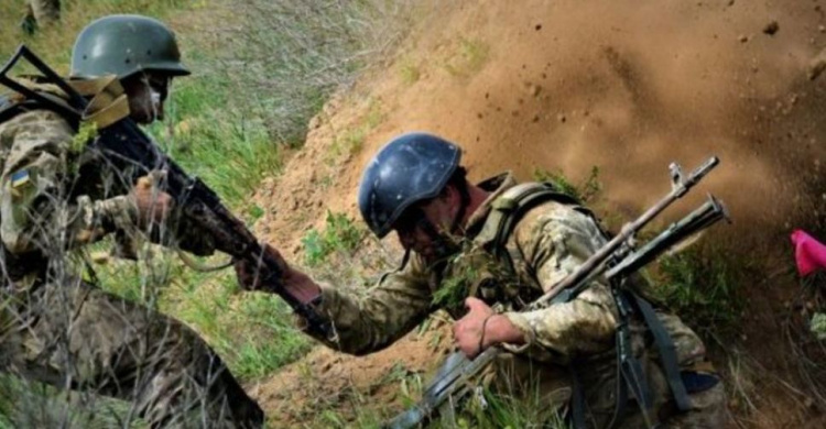 Сутки в Донбассе: четверо украинских бойцов ранены, боевики применяют запрещенное оружие
