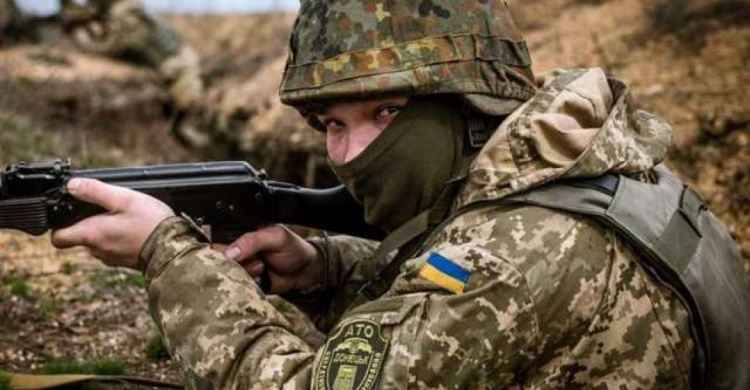 Боевики дважды обстреляли позиции украинских сил в Донбассе