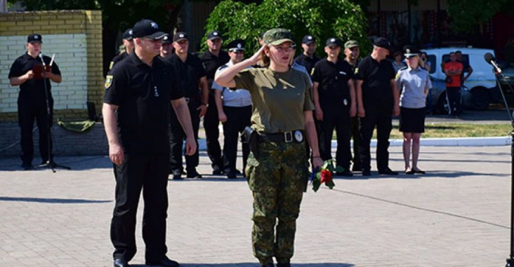 Восемь полицейских в Мариуполе получили звания от лейтенанта до майора (ФОТО)