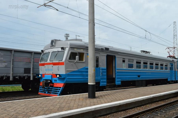 В Мариуполь прибывает новый электропоезд, рассчитанный на 1000 пассажиров (ФОТО)