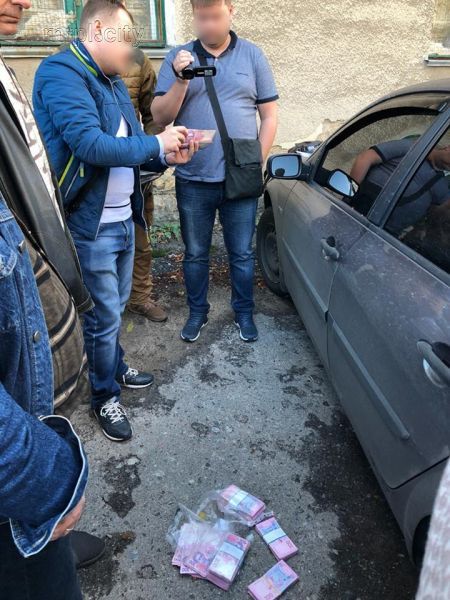 В Донбассе на взятке в 200 тыс. грн задержан майор полиции (ФОТО)