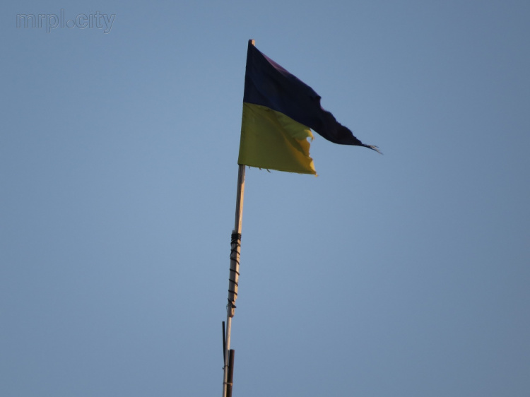 Над Мариуполем разорван флаг Украины (ФОТОФАКТ)