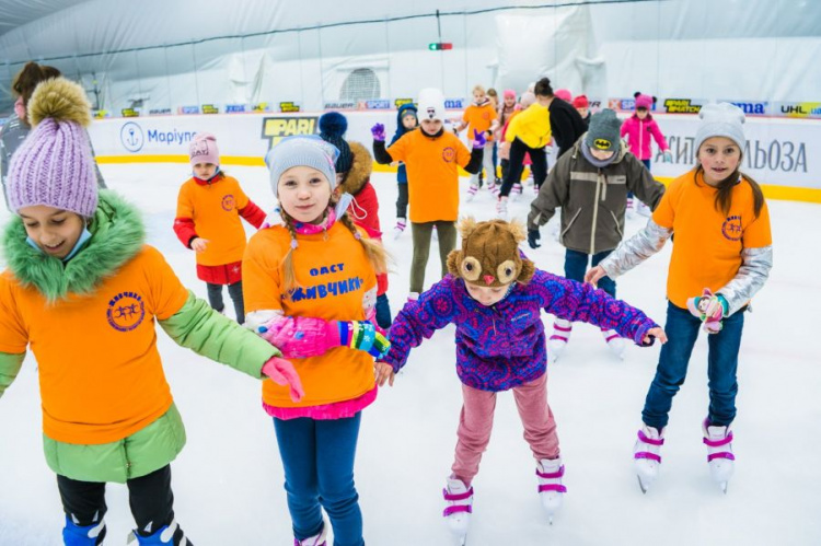 На льду Mariupol Ice Center были танцы с пингвинами