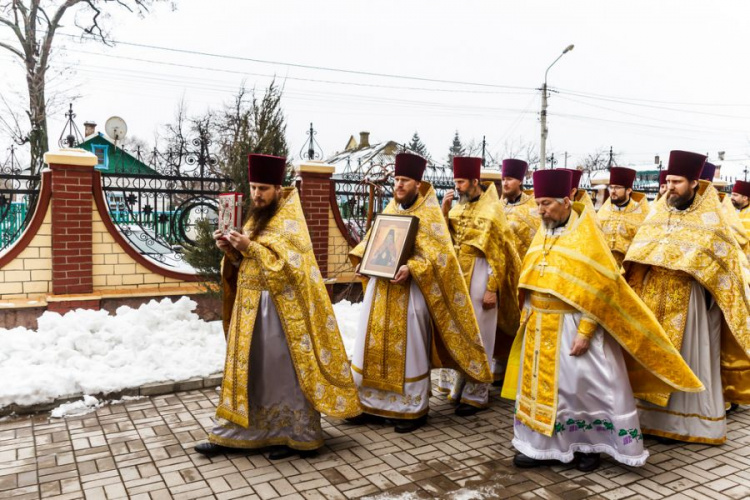 В день памяти основателя Мариуполя православные совершили торжественное богослужение (ФОТО)