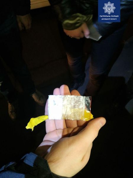 В Мариуполе 18-летнюю девушку задержали с пакетом амфетамина (ФОТО)