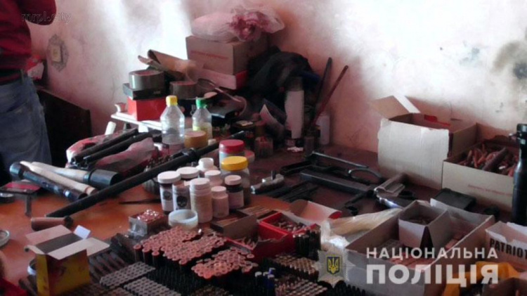 Полиция направила в суд дела по убийству под Мариуполем ребенка, грабежам аптек в городе и торговле оружием (ФОТО)