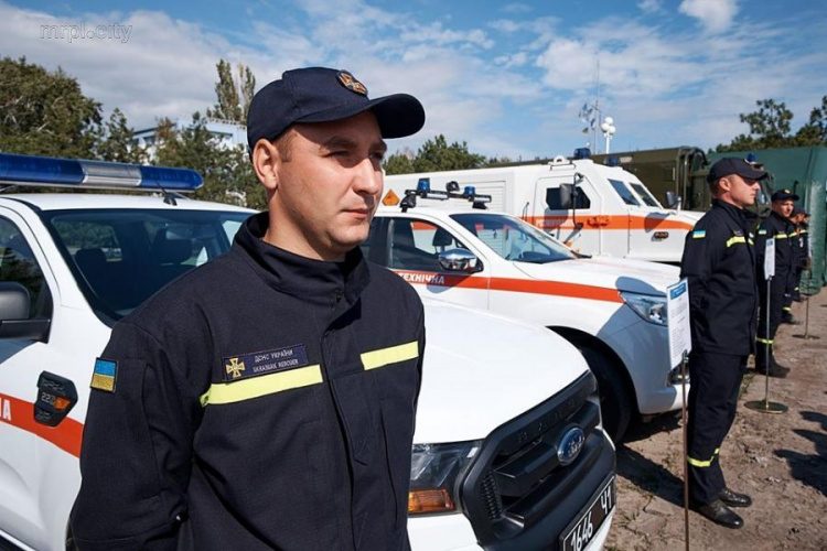 Мариупольским спасателям подарили катер стоимостью почти 6 млн грн (ФОТО)