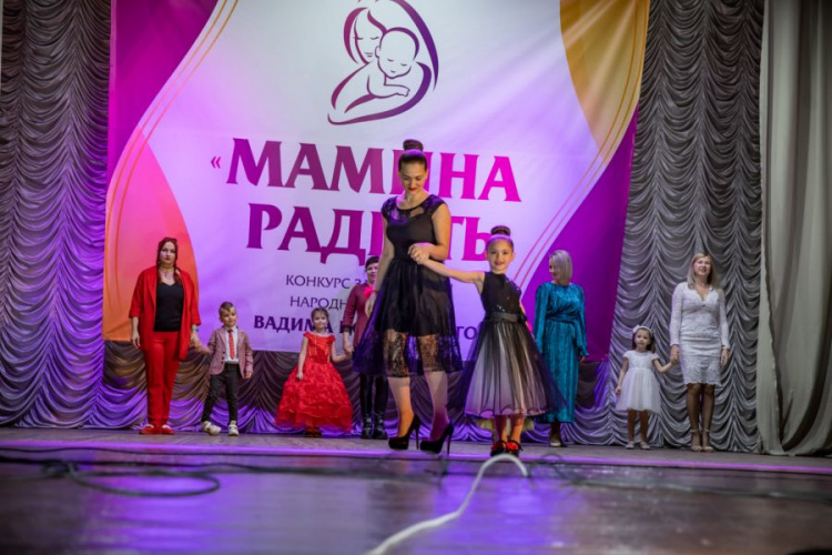 Дети с мамами участвовали, папы за них болели: при поддержке Вадима Новинского в Мариуполе провели семейный конкурс