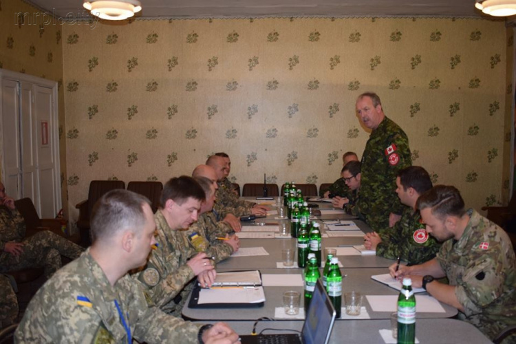 Канадские военные специалисты проинспектировали ВСУ на Донбассе (ФОТО)