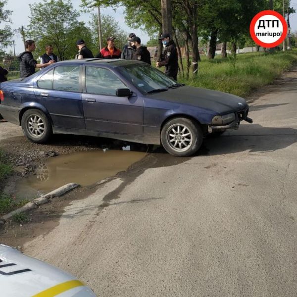 Мариупольчанка протаранила бетонное ограждение и сбежала с места ДТП (ФОТО)