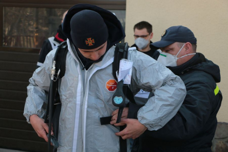 Спасатели Донетчины получили оборудование для борьбы с коронавирусом (ФОТО)