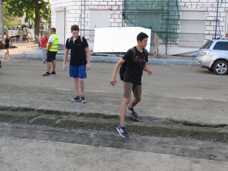 Мариупольцы с мэром прошли квест на ловкость, чтобы попасть на «Шесть соток страсти» (ФОТО+ВИДЕО)