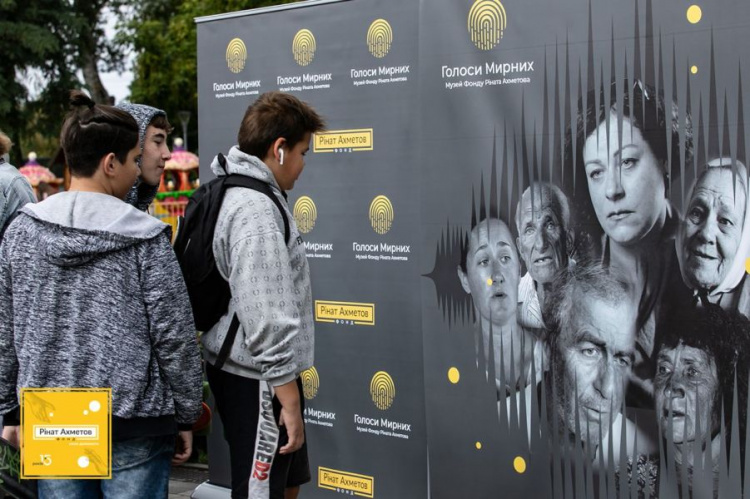 «Голоса Мирных»: Фонд Рината Ахметова высадил Аллею роз в Мариуполе