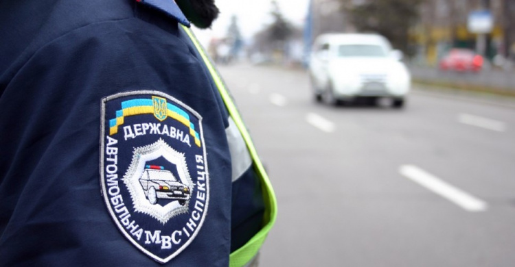 Инспектор Волновахского ГАИ получил за взятку 5 лет тюрьмы с конфискацией