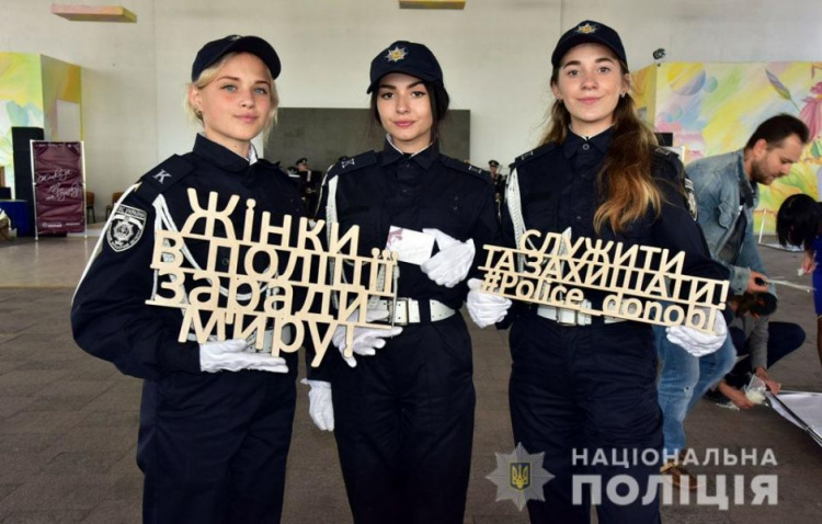 В Мариуполе выбрали самых успешных женщин-полицейских Донецкой области (ФОТО+ВИДЕО)