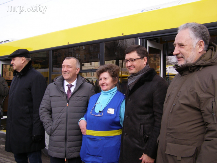 В Мариуполе вышли на линию 15 новых автобусов (ФОТО+ВИДЕО)