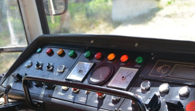 Капитальный ремонт: мариупольские трамваи обновляют за счет МТТУ (ФОТО)