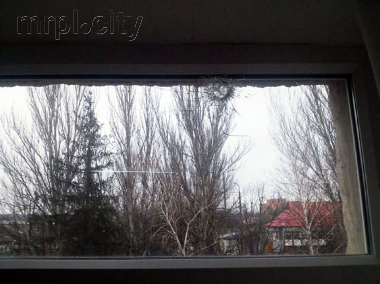 Боевики обстреляли школу в Марьинке на Донетчине (ФОТО)