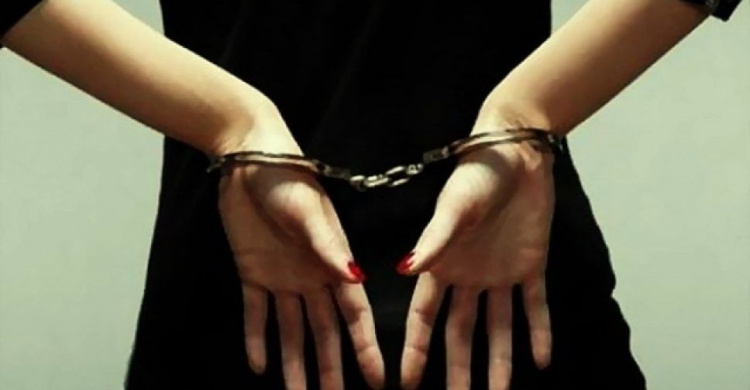 В Мариуполе разыскивают женщину, подозреваемую в совершении уголовного преступления (ФОТО)