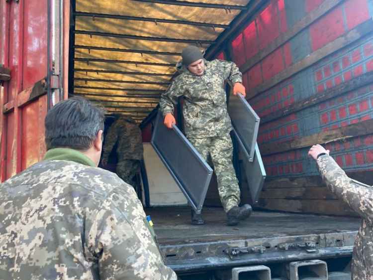 Мариупольские военные госпитали получили оборудование на миллион гривен