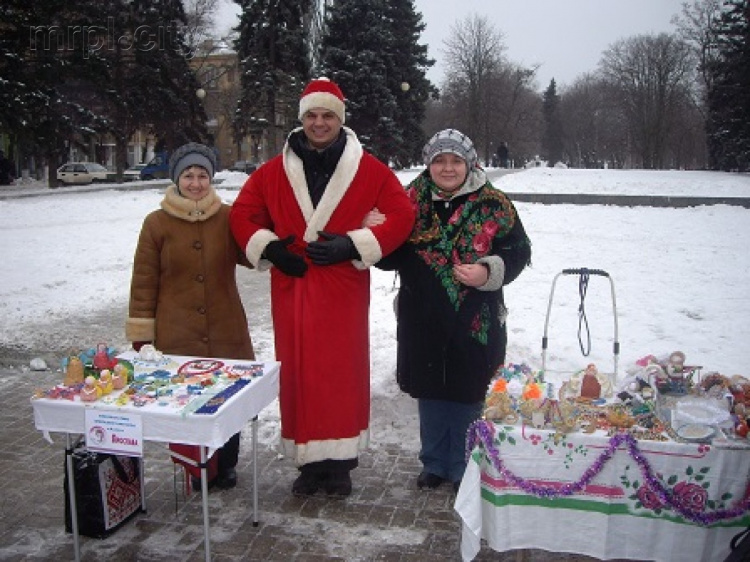 Мариуполь разгулялся. В городе открылась еще одна праздничная ярмарка (ФОТО)