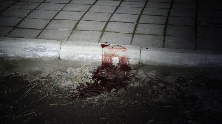 В Мариуполе женщина выпала из окна (ФОТО 18+)