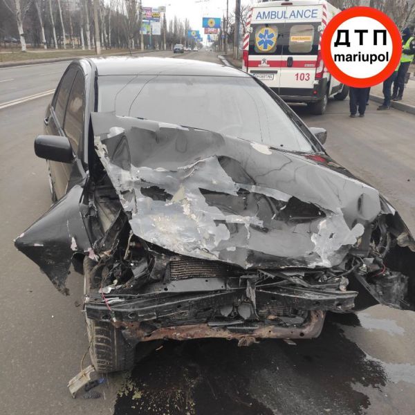 В Мариуполе - дорожная авария с пострадавшими. Водитель авто пытался сбежать