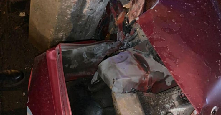 В Мариуполе автомобилист попал в аварию, пытаясь уйти от столкновения