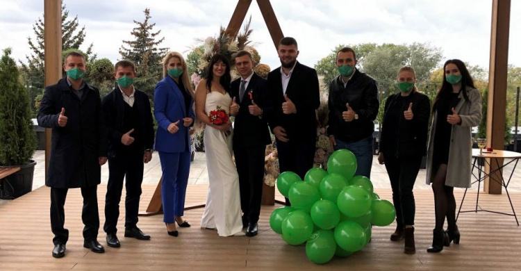 В Мариуполе состоялась партийная свадьба кандидатов от «Слуги Народа»