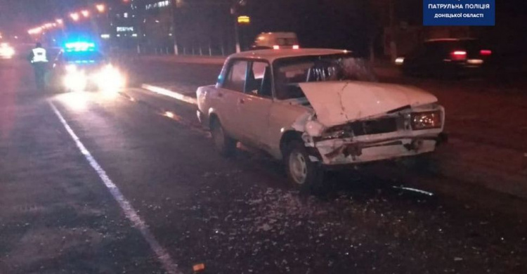 Разбитая машина и пивные банки в салоне: в Мариуполе водитель сбежал с места ДТП