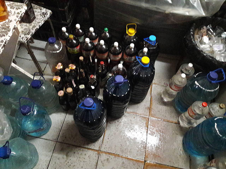В Мариуполе по результатам рейда изъяли почти 200 литров алкоголя на свыше 11 тысяч гривен (ФОТО)