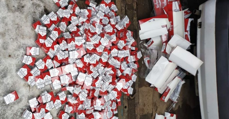 Из оккупированного Донбасса завезли тысячи ящиков сигарет на миллионы гривен (ФОТО+ВИДЕО)