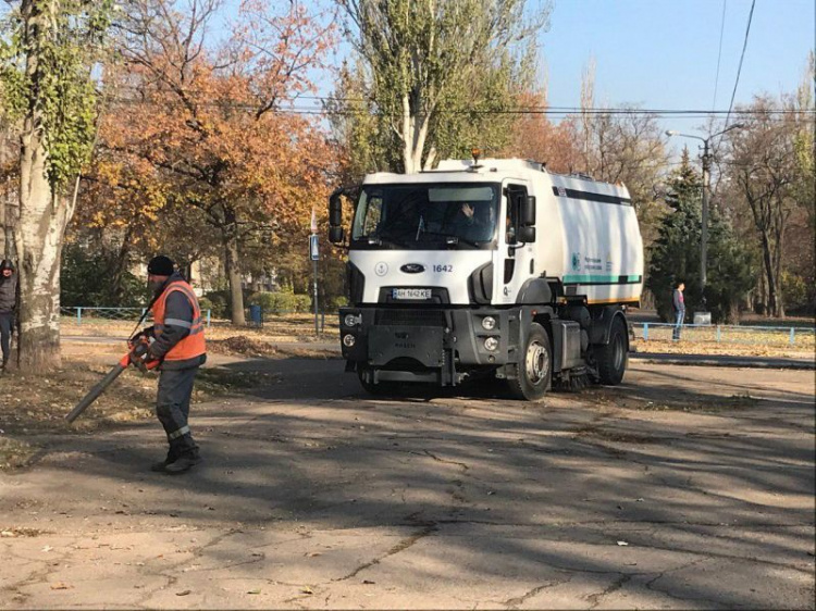 Тысячи мариупольцев вышли на улицы города (ФОТО)