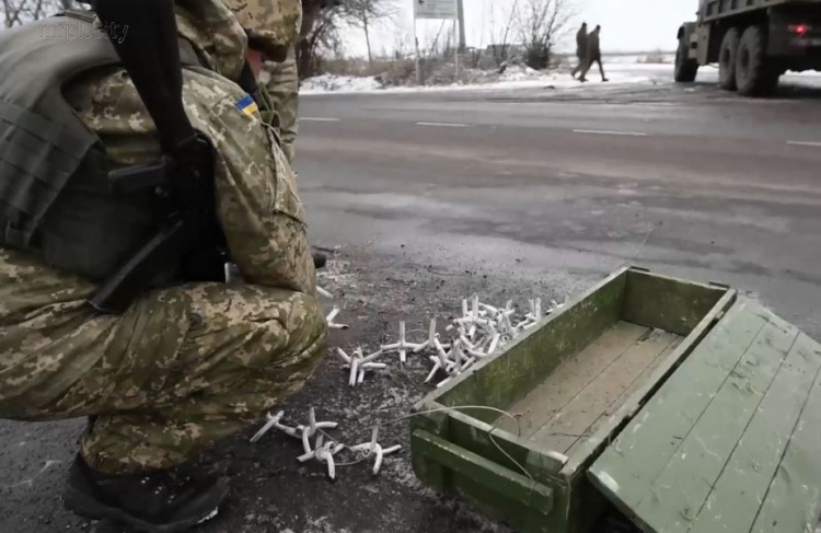 Блокпост в Донбассе оснастили бронированным автомобилем (ФОТО+ВИДЕО)